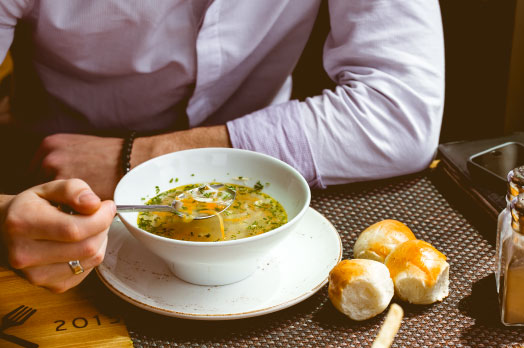 sopa con pollo