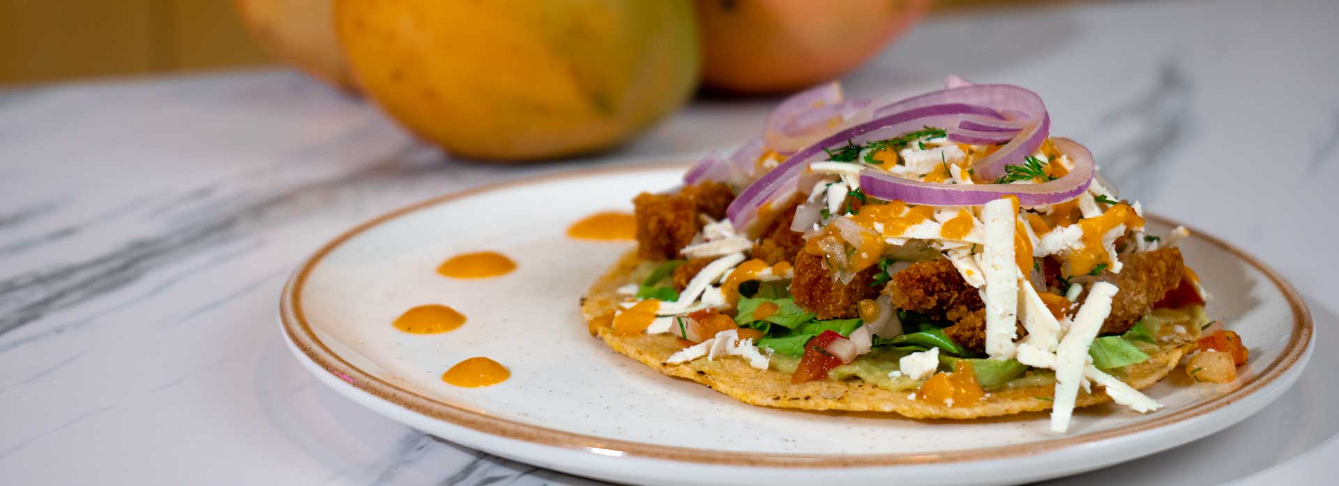 Receta Tostadas de pollo frito en salsa de mango