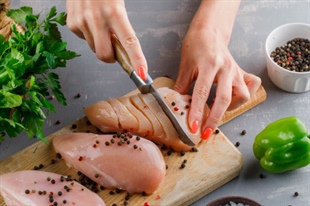 3 Razones convincentes por las que no debes lavar el pollo