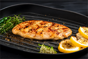 ¿Cómo saber si el pollo está bien cocido sin termómetro?