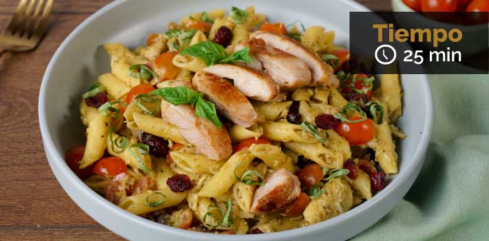 Ensalada de Pasta al Pesto y Arándanos