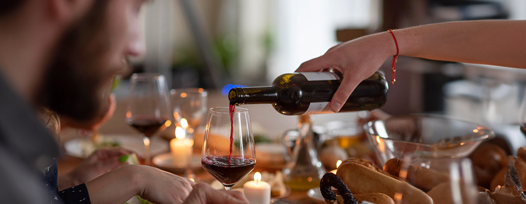 Noche-de-cata-de-vinos-y-quesos1080X420.jpg