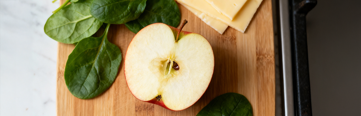 manzana-tabla-espinaca-y-queso.png