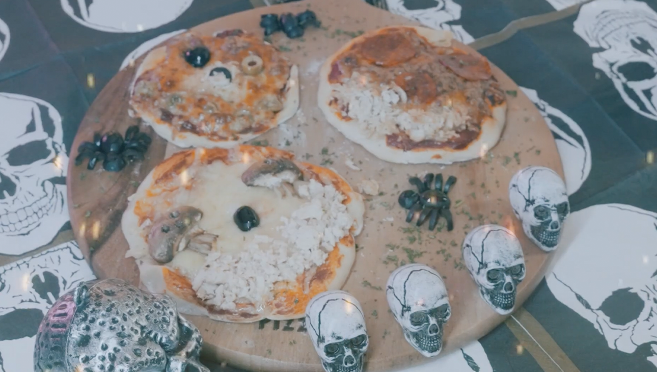 Mini pizzas de halloween con pollo