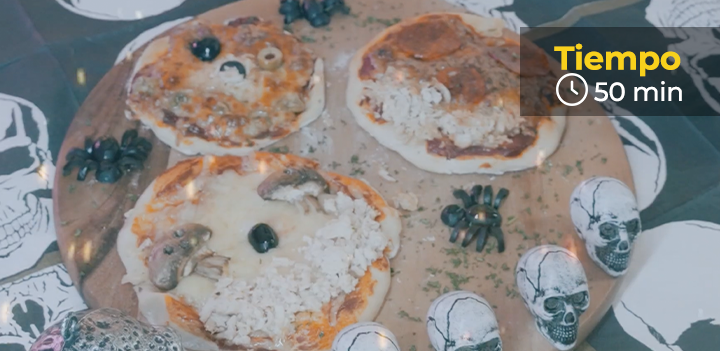 Mini pizzas de halloween con pollo