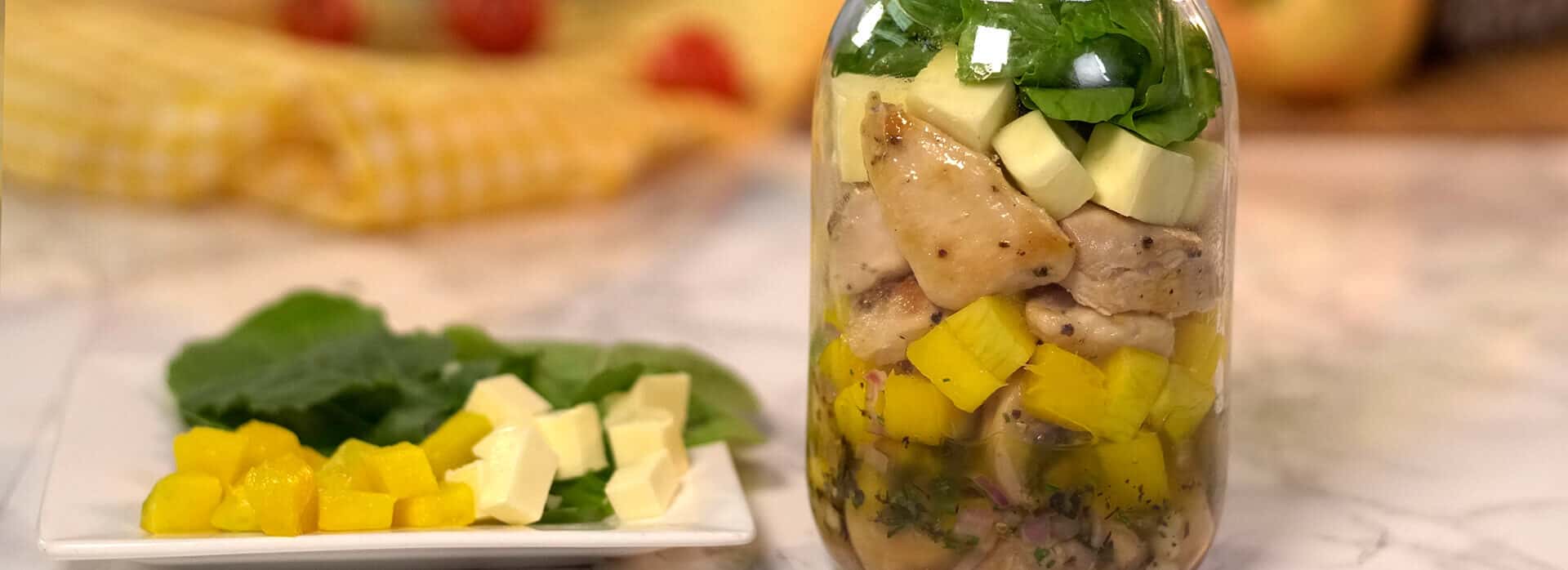 Receta de ensalada de pollo en frasco para llevar