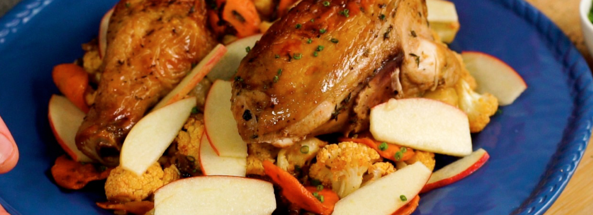 Receta Pollo asado con coliflor, zanahoria y manzana