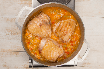 Arroz caldoso con contramuslos de pollo